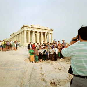 Affiche ATHÈNES "Small World" par Martin Parr - The Wrong Shop