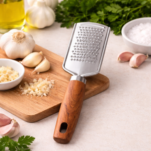 Râpe de Cuisine en Acier Inoxydable avec Manche en Bois – Qualité Premium